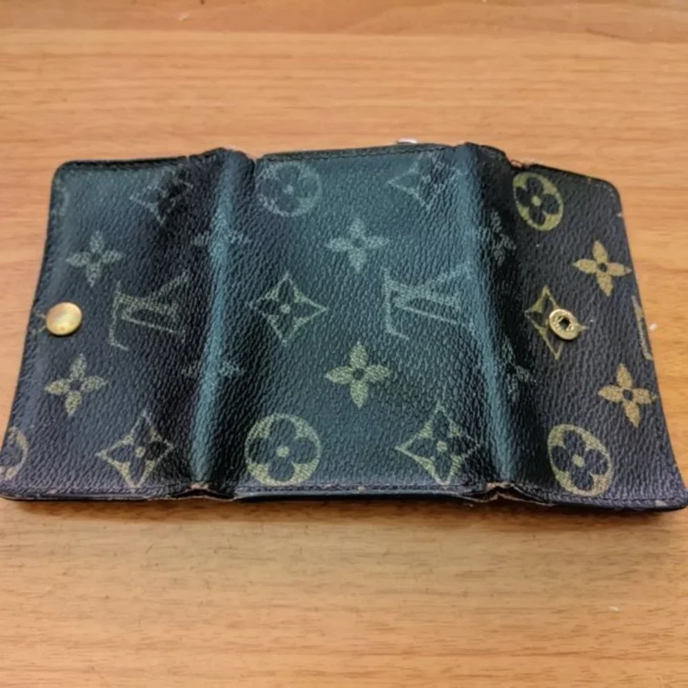 Louis Vuitton Monogram Key Holder/Wallet #1526💥PRICE DROP💥